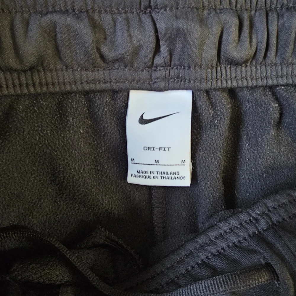 Mens medium Nike Dri Fit - Picture 3 of 3